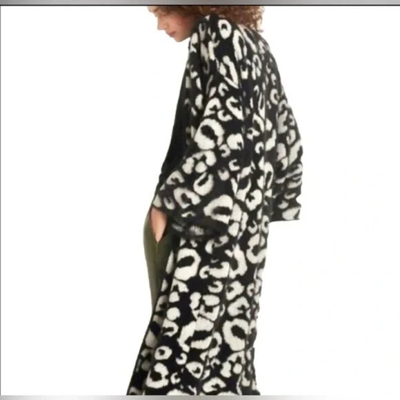 Anthropologie NWT Akemi + Kin Kimono Fuzzy Long One Size Flare Sleeve - Picture 10 of 11